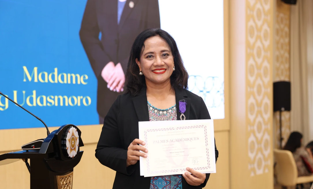 Wening Udasmoro, UGM, Universitas Gadjah Mada, penghargaan akademik, akademisi, mahasiswa, kampus, perguruan tinggi, dosen, profesor, guru besar