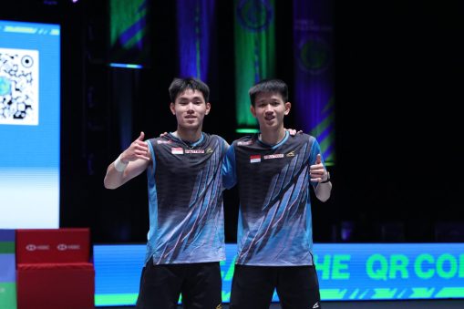 Raymond Indra (kanan) dan Nikolaus Joaquin usai mengalahkan Liang Wei Keng/Wang Chang pada perempat final All England 2026 di Utilita Arena, Birmingham, Inggris, Jumat (6/3) malam. (Foto: Tim Humas dan Media PBSI)